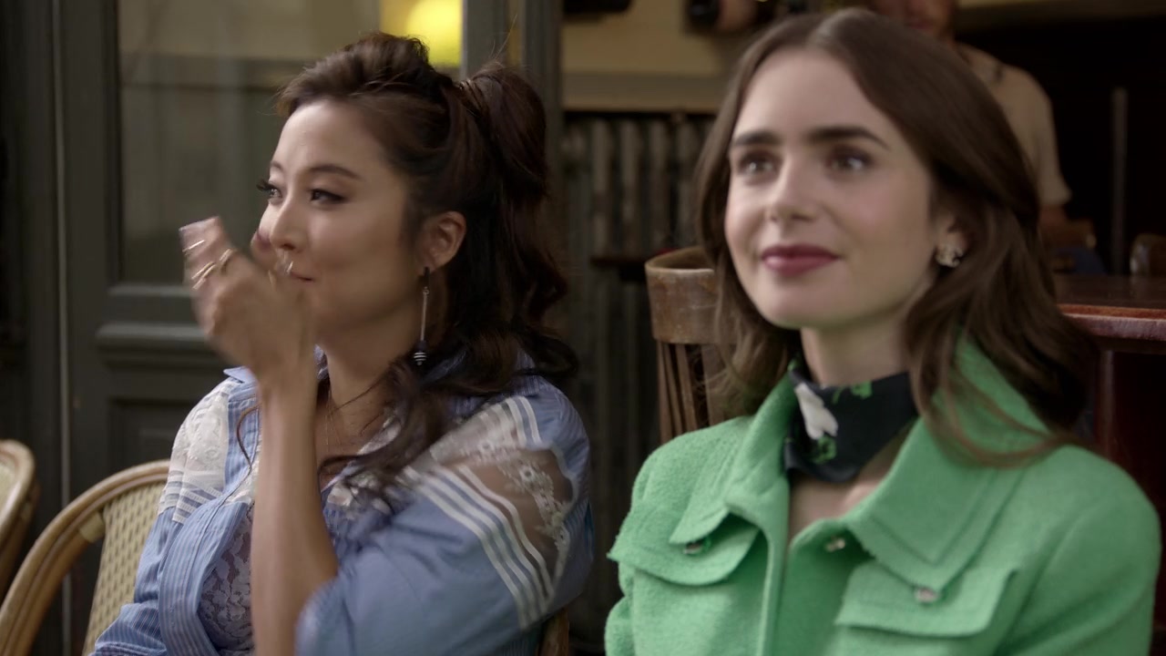 Emily_in_Paris_S01E05_Faux_Amis_720p_NF_WEB-DL_DDP5_1_x264-BTN_0051.jpg