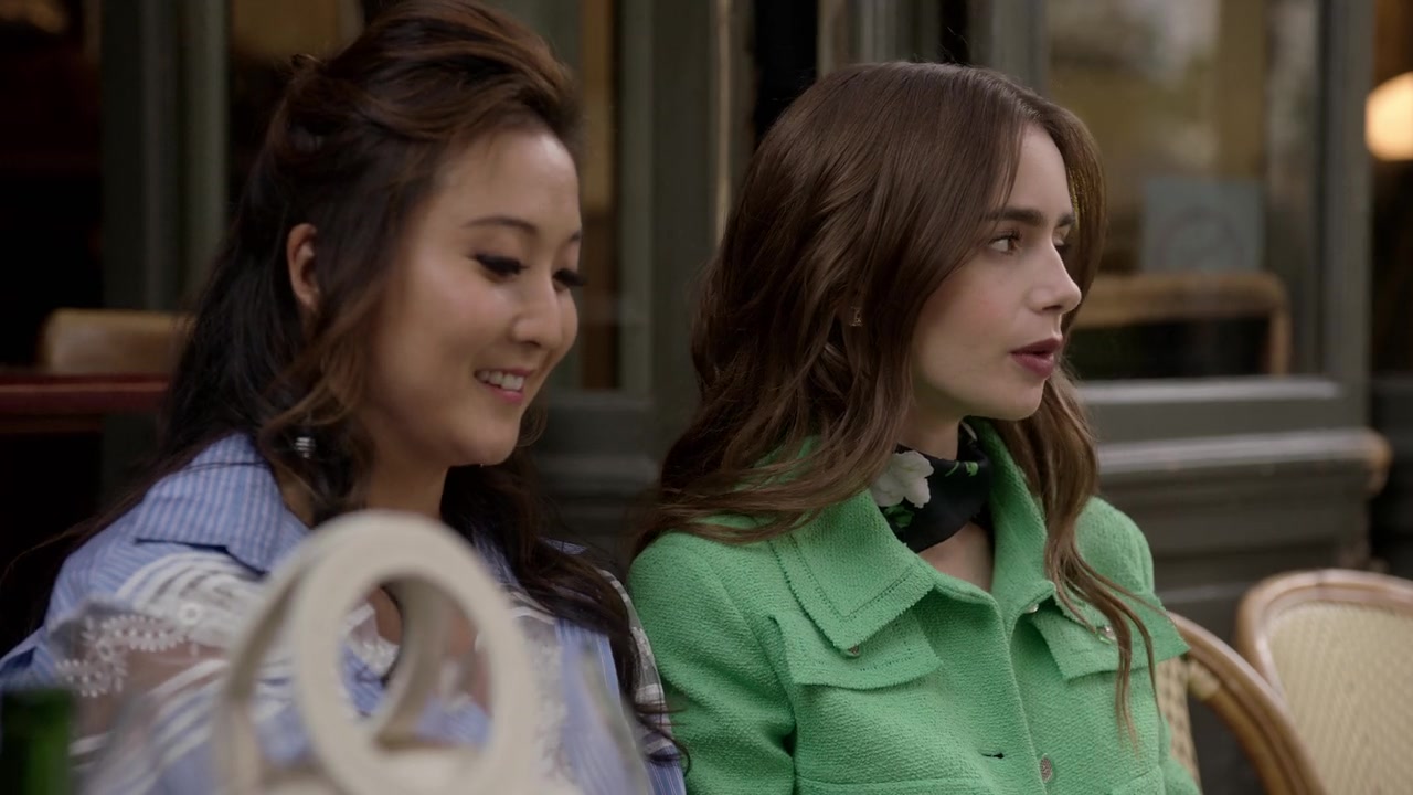 Emily_in_Paris_S01E05_Faux_Amis_720p_NF_WEB-DL_DDP5_1_x264-BTN_0075.jpg