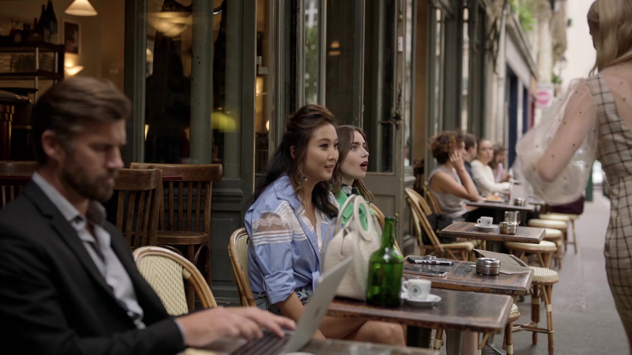 Emily_in_Paris_S01E05_Faux_Amis_720p_NF_WEB-DL_DDP5_1_x264-BTN_0079.jpg Emily_in_Paris_S01E05_Faux_Amis_720p_NF_WEB-DL_DDP5_1_x264-BTN_0079.jpg