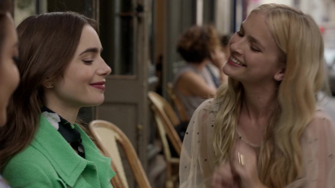 Emily_in_Paris_S01E05_Faux_Amis_720p_NF_WEB-DL_DDP5_1_x264-BTN_0101.jpg