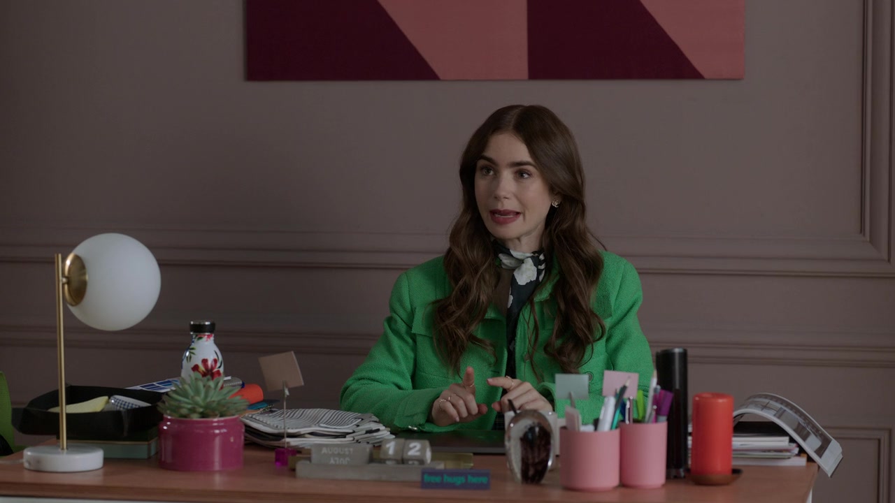 Emily_in_Paris_S01E05_Faux_Amis_720p_NF_WEB-DL_DDP5_1_x264-BTN_0206.jpg Emily_in_Paris_S01E05_Faux_Amis_720p_NF_WEB-DL_DDP5_1_x264-BTN_0206.jpg