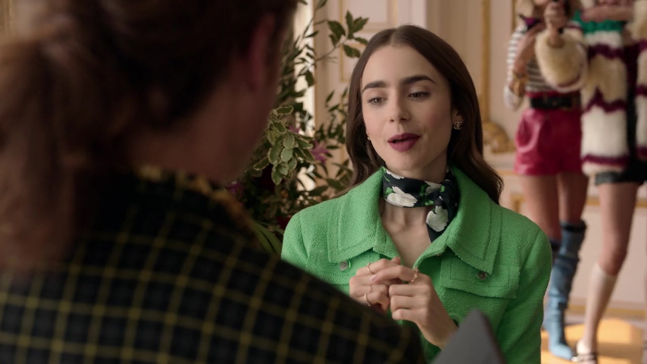 Emily_in_Paris_S01E05_Faux_Amis_720p_NF_WEB-DL_DDP5_1_x264-BTN_0319.jpg