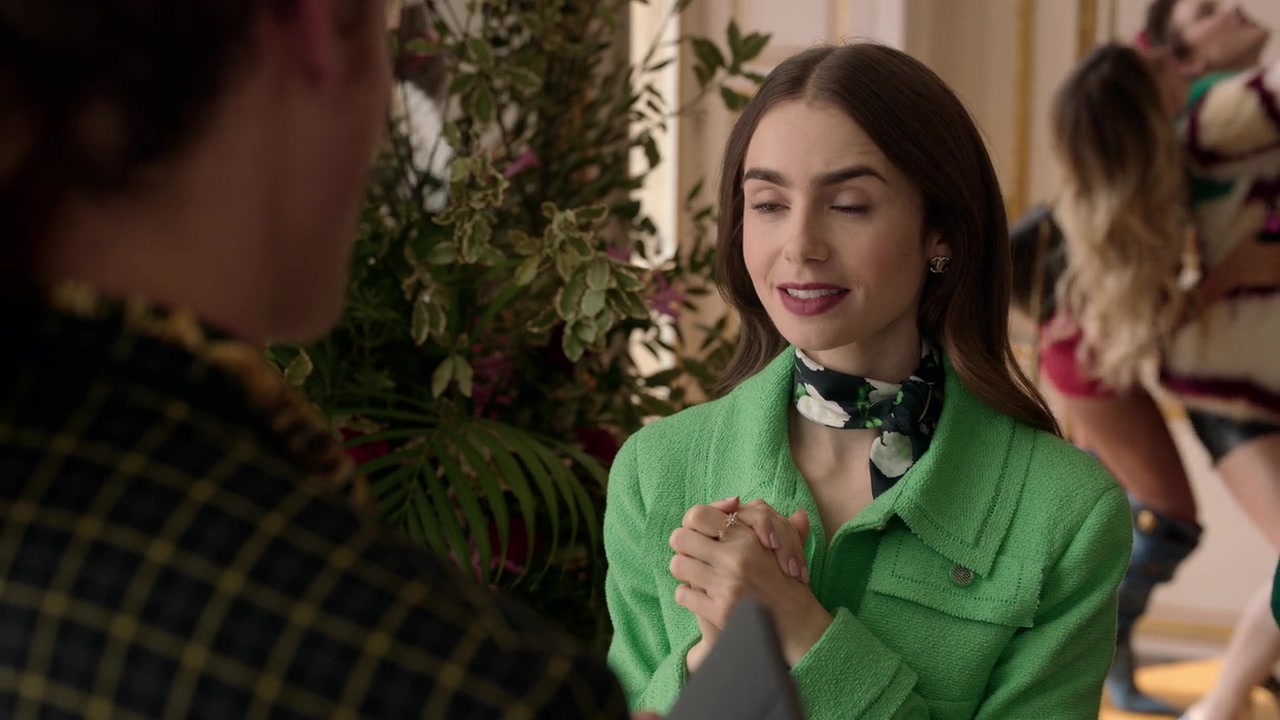 Emily_in_Paris_S01E05_Faux_Amis_720p_NF_WEB-DL_DDP5_1_x264-BTN_0322.jpg Emily_in_Paris_S01E05_Faux_Amis_720p_NF_WEB-DL_DDP5_1_x264-BTN_0322.jpg