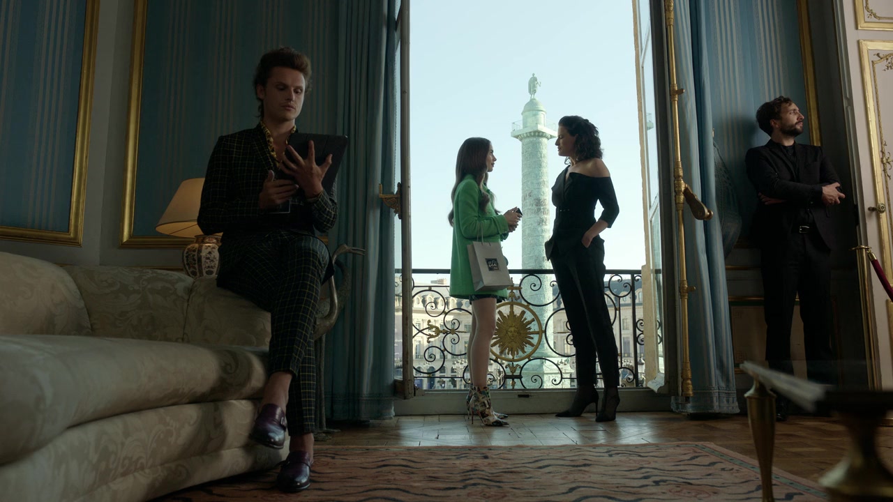 Emily_in_Paris_S01E05_Faux_Amis_720p_NF_WEB-DL_DDP5_1_x264-BTN_0397.jpg