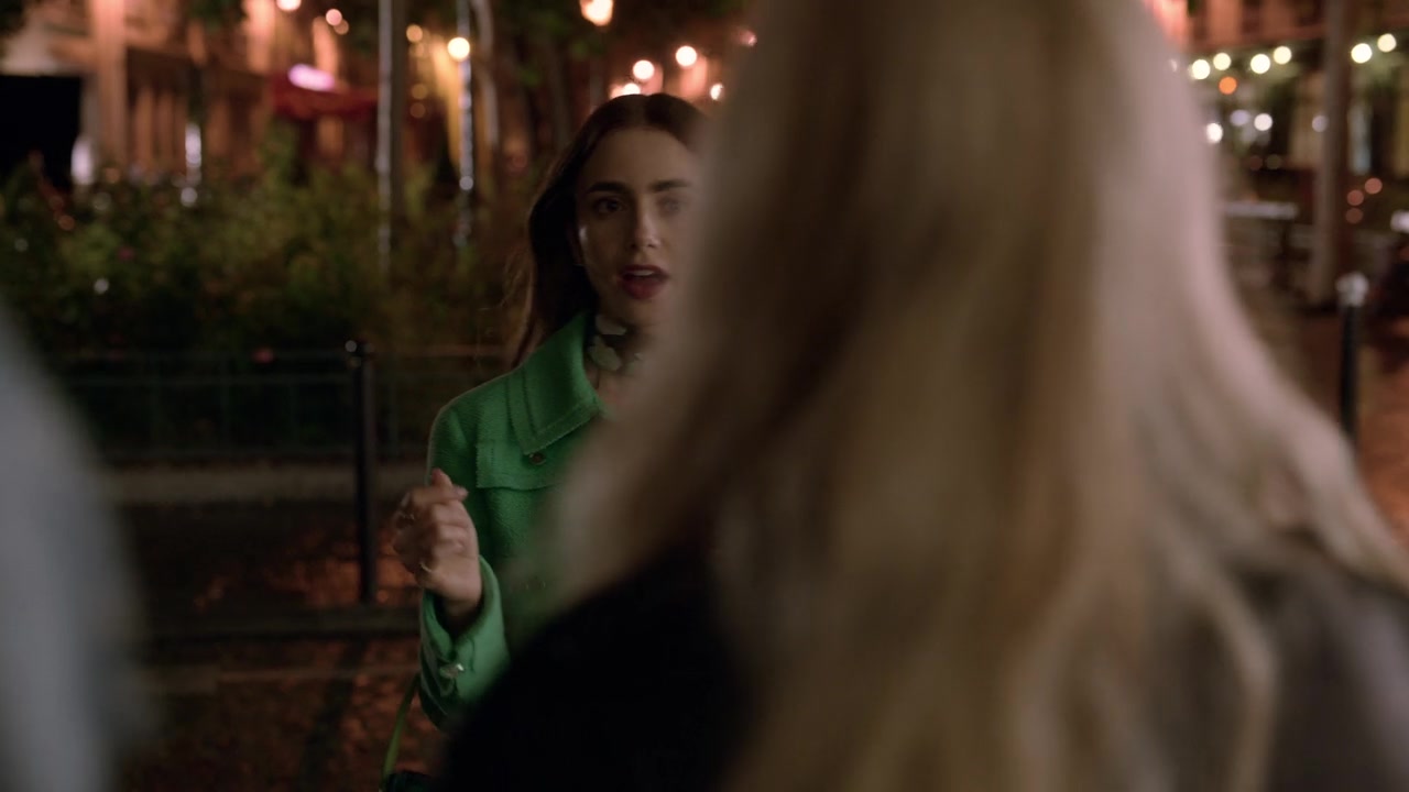 Emily_in_Paris_S01E05_Faux_Amis_720p_NF_WEB-DL_DDP5_1_x264-BTN_0447.jpg
