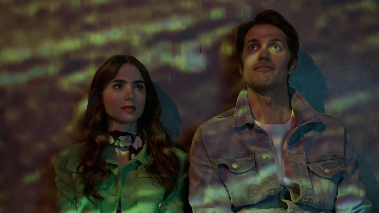 Emily_in_Paris_S01E05_Faux_Amis_720p_NF_WEB-DL_DDP5_1_x264-BTN_0576.jpg