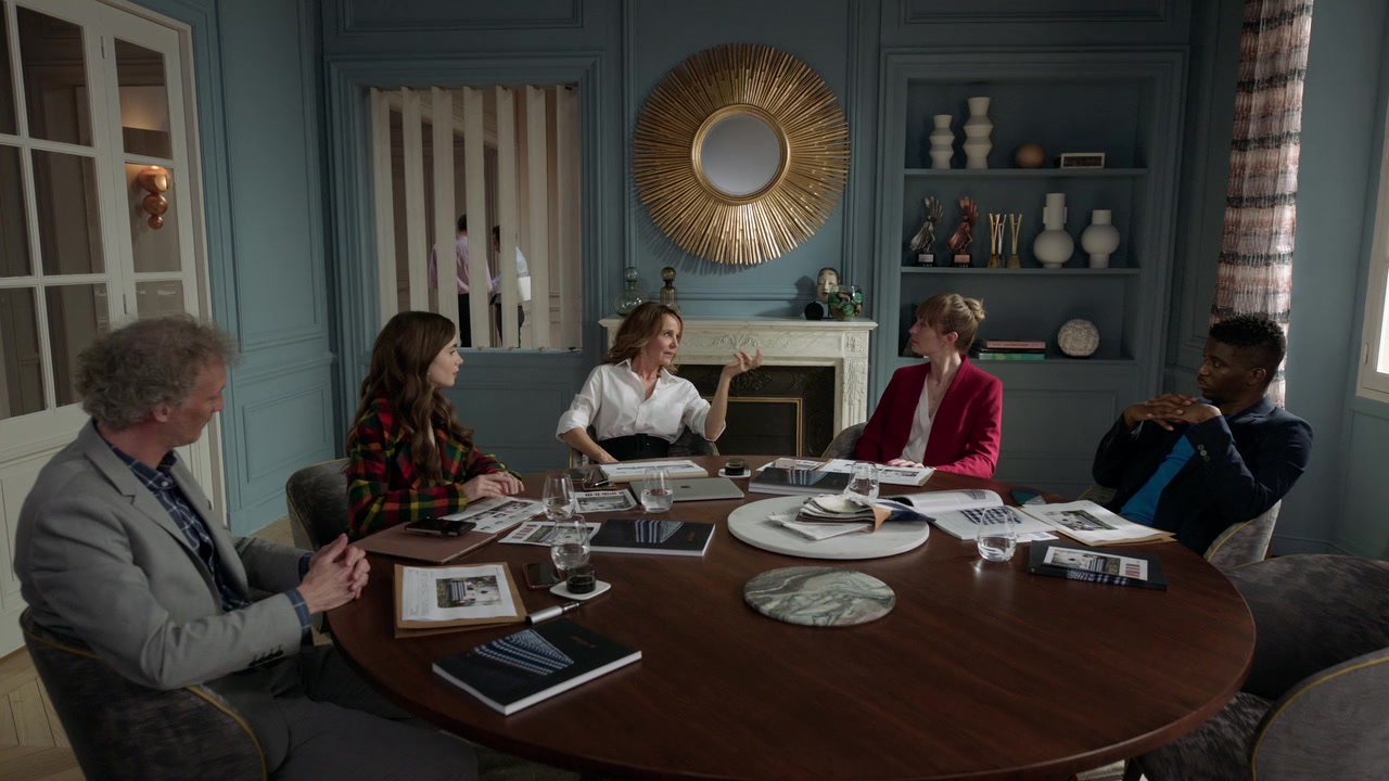 Emily_in_Paris_S01E05_Faux_Amis_720p_NF_WEB-DL_DDP5_1_x264-BTN_0599.jpg