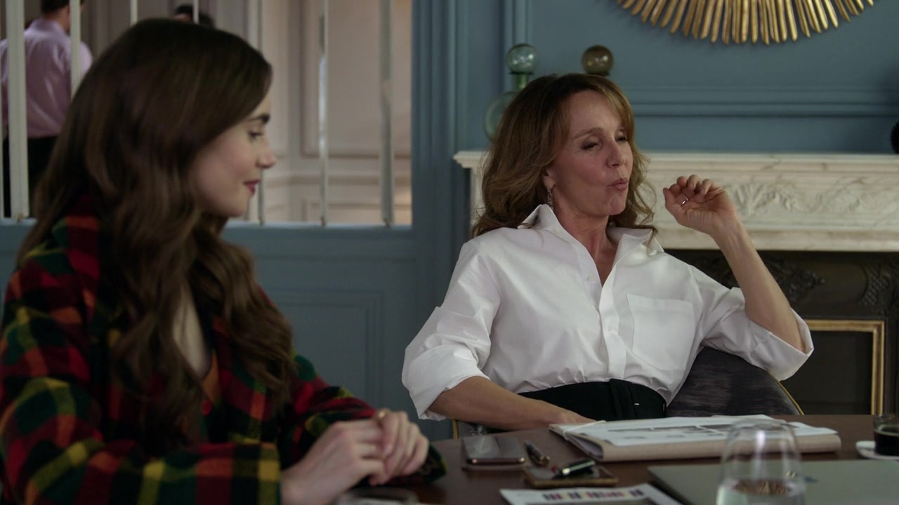 Emily_in_Paris_S01E05_Faux_Amis_720p_NF_WEB-DL_DDP5_1_x264-BTN_0609.jpg