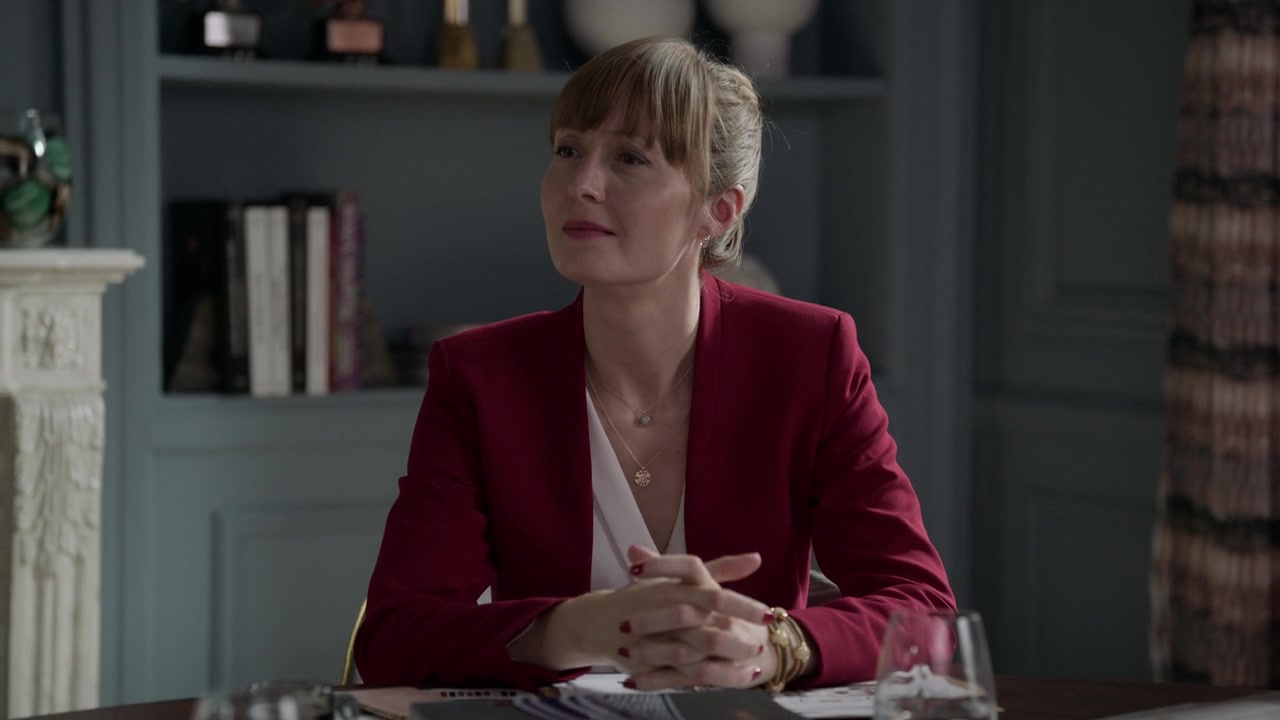 Emily_in_Paris_S01E05_Faux_Amis_720p_NF_WEB-DL_DDP5_1_x264-BTN_0664.jpg