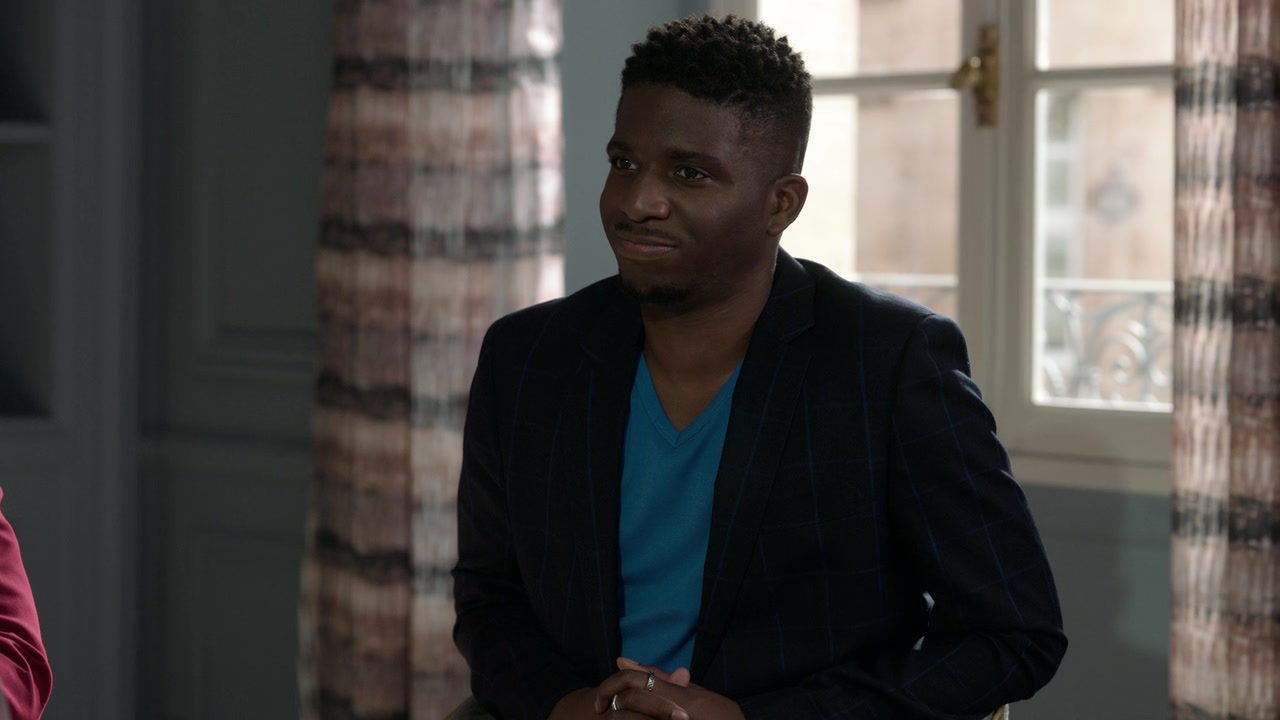 Emily_in_Paris_S01E05_Faux_Amis_720p_NF_WEB-DL_DDP5_1_x264-BTN_0669.jpg