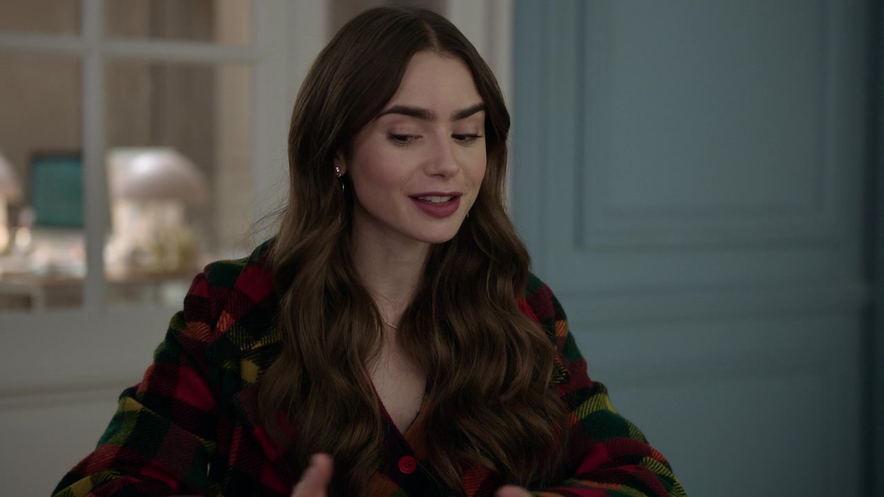 Emily_in_Paris_S01E05_Faux_Amis_720p_NF_WEB-DL_DDP5_1_x264-BTN_0672.jpg