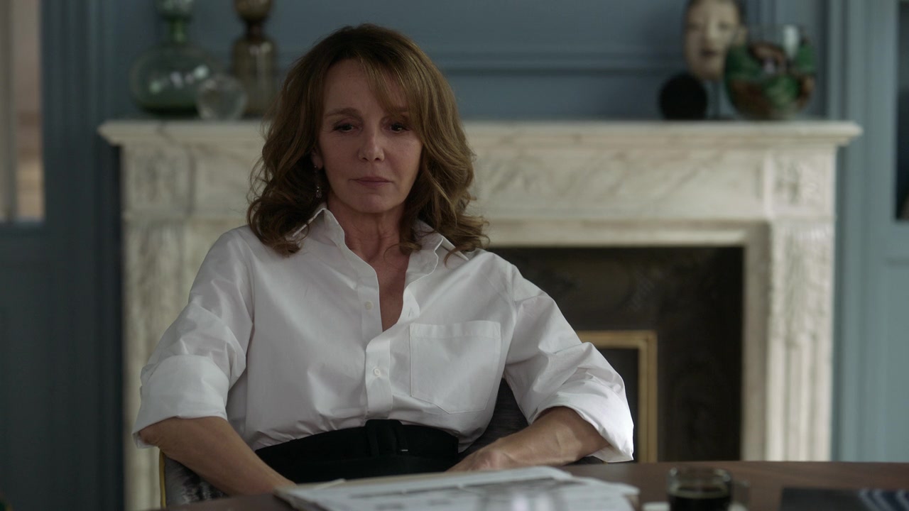 Emily_in_Paris_S01E05_Faux_Amis_720p_NF_WEB-DL_DDP5_1_x264-BTN_0675.jpg