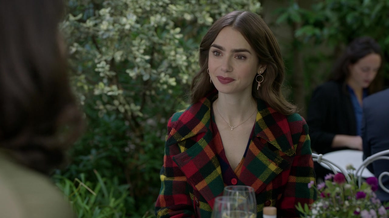 Emily_in_Paris_S01E05_Faux_Amis_720p_NF_WEB-DL_DDP5_1_x264-BTN_0722.jpg Emily_in_Paris_S01E05_Faux_Amis_720p_NF_WEB-DL_DDP5_1_x264-BTN_0722.jpg