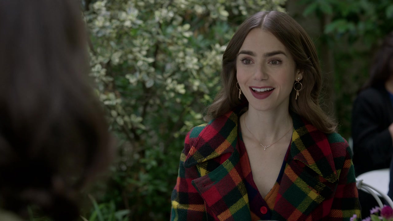 Emily_in_Paris_S01E05_Faux_Amis_720p_NF_WEB-DL_DDP5_1_x264-BTN_0751.jpg