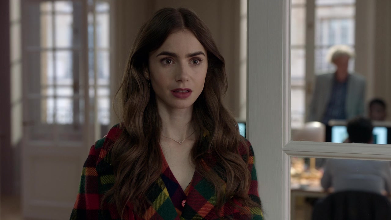 Emily_in_Paris_S01E05_Faux_Amis_720p_NF_WEB-DL_DDP5_1_x264-BTN_0803.jpg