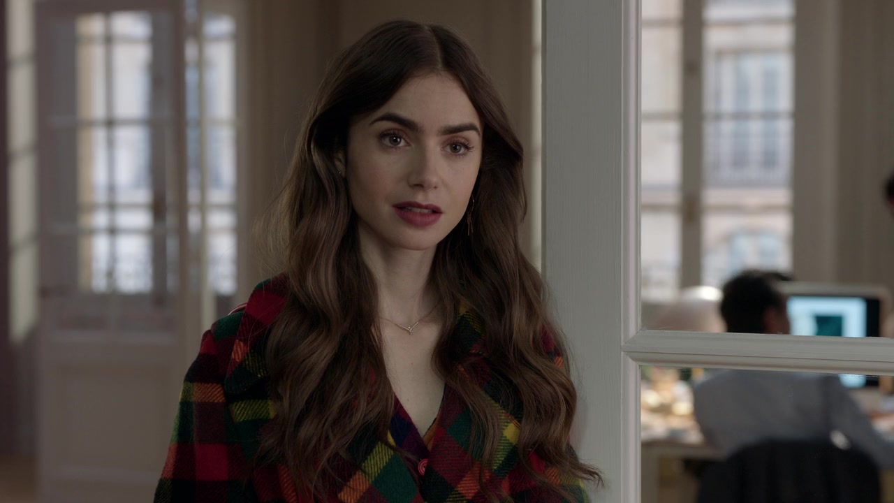 Emily_in_Paris_S01E05_Faux_Amis_720p_NF_WEB-DL_DDP5_1_x264-BTN_0810.jpg