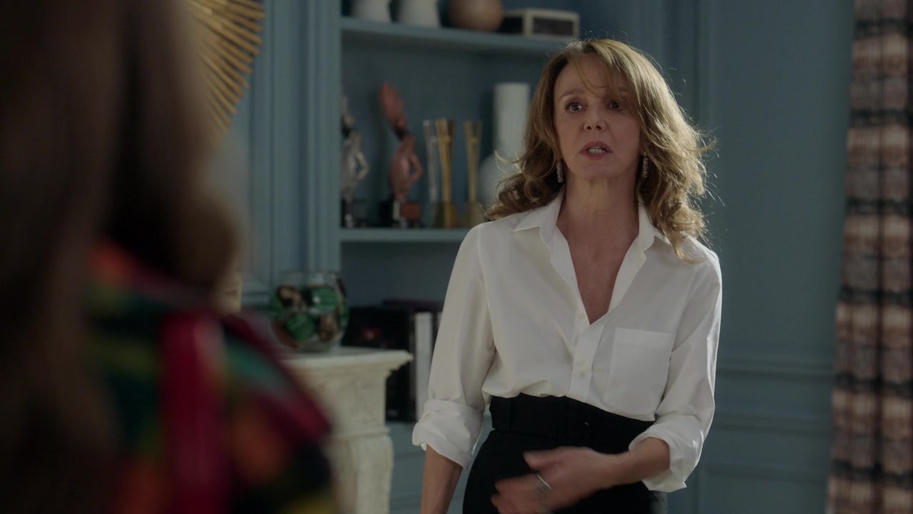 Emily_in_Paris_S01E05_Faux_Amis_720p_NF_WEB-DL_DDP5_1_x264-BTN_0811.jpg