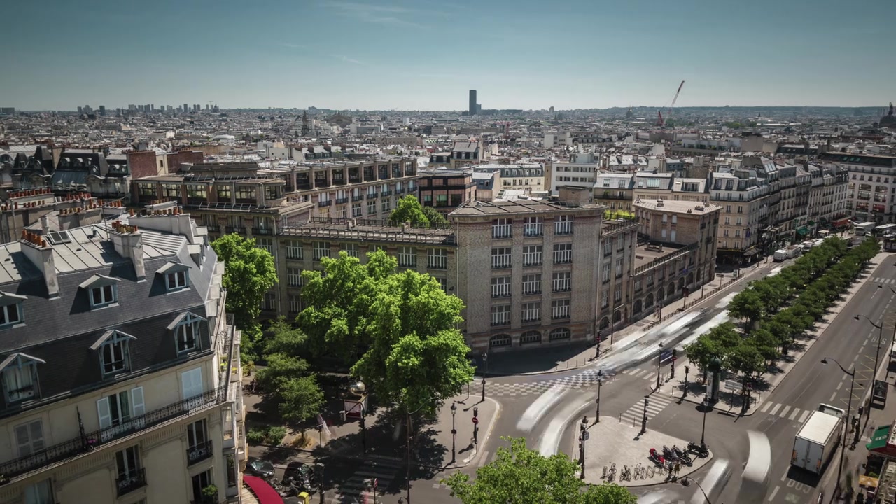 Emily_in_Paris_S01E05_Faux_Amis_720p_NF_WEB-DL_DDP5_1_x264-BTN_0834.jpg