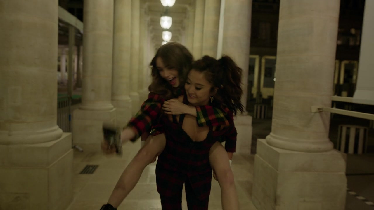 Emily_in_Paris_S01E05_Faux_Amis_720p_NF_WEB-DL_DDP5_1_x264-BTN_0874.jpg