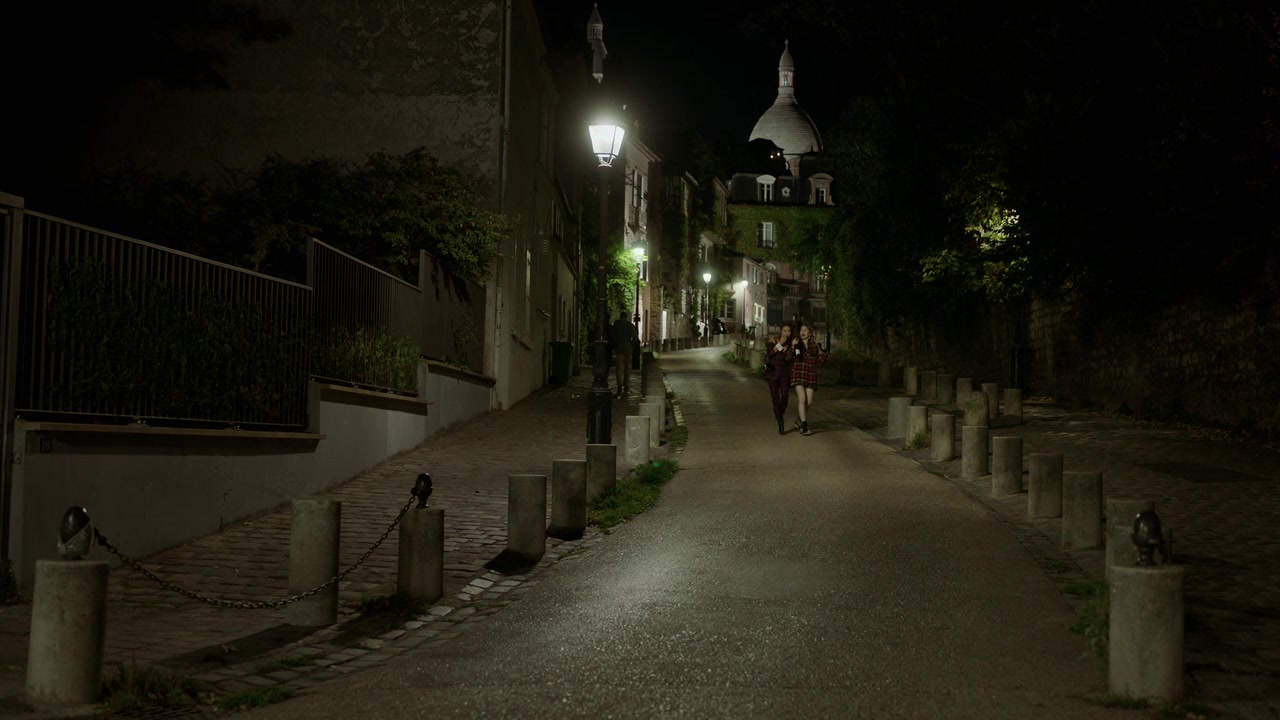 Emily_in_Paris_S01E05_Faux_Amis_720p_NF_WEB-DL_DDP5_1_x264-BTN_0905.jpg Emily_in_Paris_S01E05_Faux_Amis_720p_NF_WEB-DL_DDP5_1_x264-BTN_0905.jpg