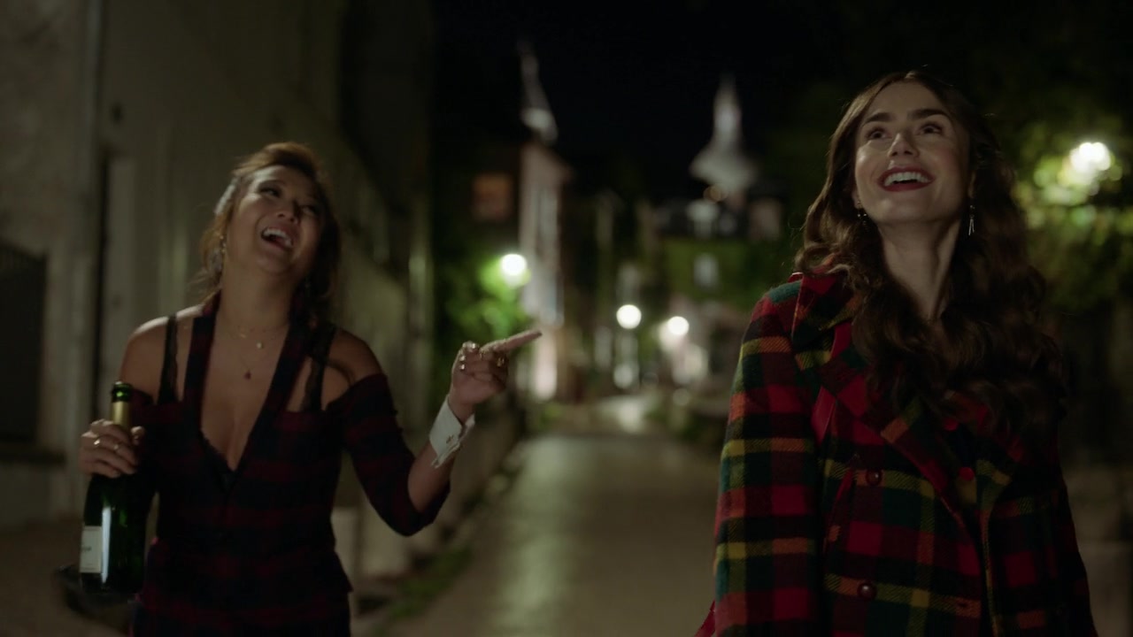 Emily_in_Paris_S01E05_Faux_Amis_720p_NF_WEB-DL_DDP5_1_x264-BTN_0920.jpg