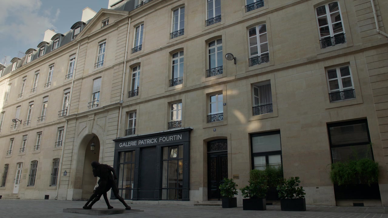 Emily_in_Paris_S01E05_Faux_Amis_720p_NF_WEB-DL_DDP5_1_x264-BTN_0996.jpg