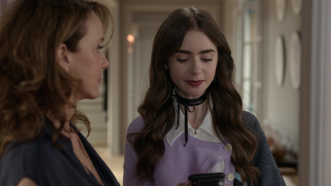 Emily_in_Paris_S01E05_Faux_Amis_720p_NF_WEB-DL_DDP5_1_x264-BTN_1007.jpg