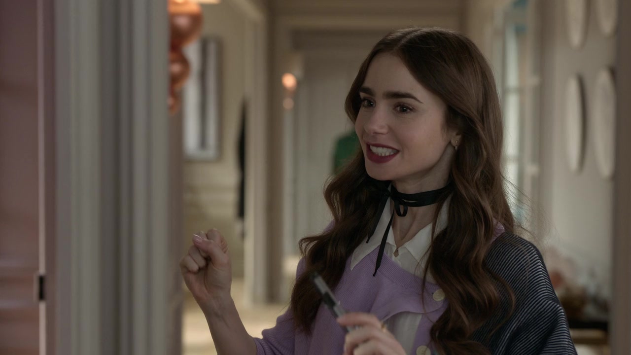 Emily_in_Paris_S01E05_Faux_Amis_720p_NF_WEB-DL_DDP5_1_x264-BTN_1037.jpg