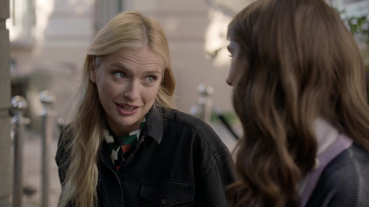 Emily_in_Paris_S01E05_Faux_Amis_720p_NF_WEB-DL_DDP5_1_x264-BTN_1085.jpg