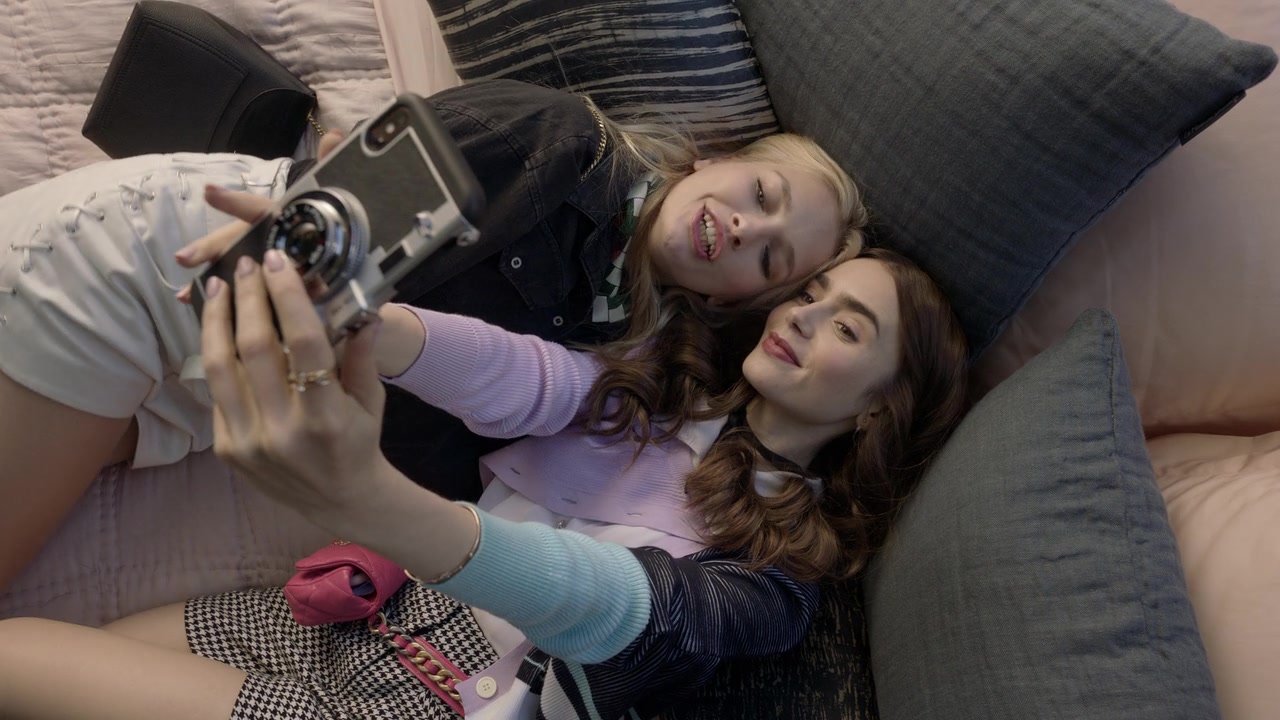 Emily_in_Paris_S01E05_Faux_Amis_720p_NF_WEB-DL_DDP5_1_x264-BTN_1096.jpg
