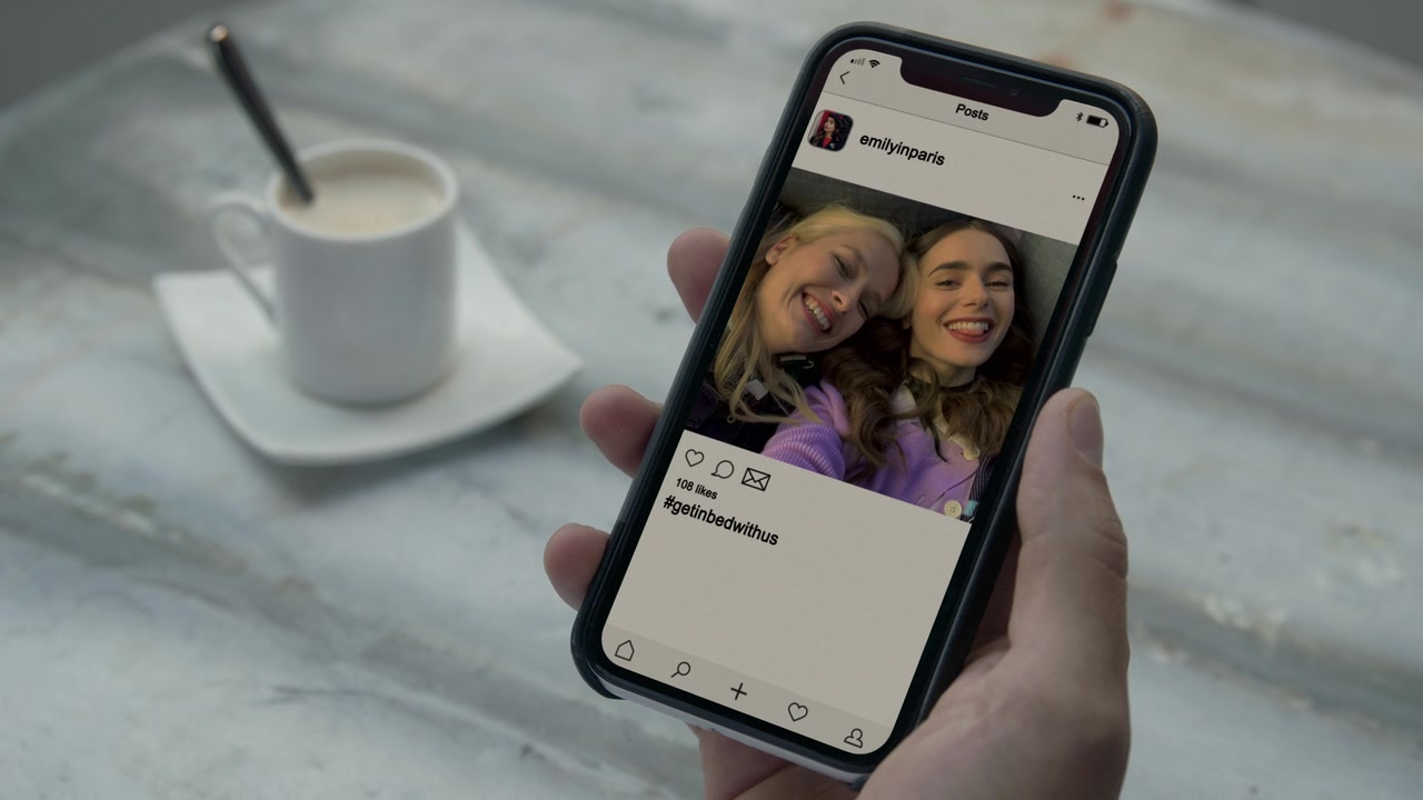 Emily_in_Paris_S01E05_Faux_Amis_720p_NF_WEB-DL_DDP5_1_x264-BTN_1105.jpg