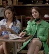 Emily_in_Paris_S01E05_Faux_Amis_720p_NF_WEB-DL_DDP5_1_x264-BTN_0045.jpg