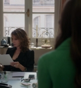 Emily_in_Paris_S01E05_Faux_Amis_720p_NF_WEB-DL_DDP5_1_x264-BTN_0170.jpg