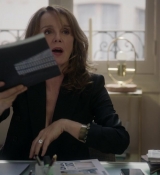 Emily_in_Paris_S01E05_Faux_Amis_720p_NF_WEB-DL_DDP5_1_x264-BTN_0187.jpg