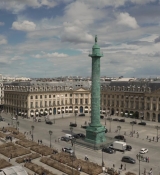 Emily_in_Paris_S01E05_Faux_Amis_720p_NF_WEB-DL_DDP5_1_x264-BTN_0244.jpg