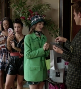 Emily_in_Paris_S01E05_Faux_Amis_720p_NF_WEB-DL_DDP5_1_x264-BTN_0274.jpg