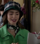 Emily_in_Paris_S01E05_Faux_Amis_720p_NF_WEB-DL_DDP5_1_x264-BTN_0279.jpg