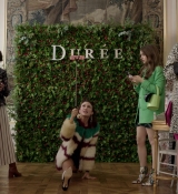 Emily_in_Paris_S01E05_Faux_Amis_720p_NF_WEB-DL_DDP5_1_x264-BTN_0366.jpg