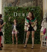 Emily_in_Paris_S01E05_Faux_Amis_720p_NF_WEB-DL_DDP5_1_x264-BTN_0392.jpg