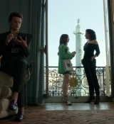 Emily_in_Paris_S01E05_Faux_Amis_720p_NF_WEB-DL_DDP5_1_x264-BTN_0398.jpg