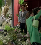 Emily_in_Paris_S01E05_Faux_Amis_720p_NF_WEB-DL_DDP5_1_x264-BTN_0480.jpg