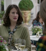 Emily_in_Paris_S01E05_Faux_Amis_720p_NF_WEB-DL_DDP5_1_x264-BTN_0731.jpg