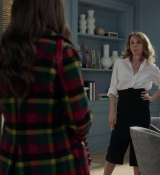 Emily_in_Paris_S01E05_Faux_Amis_720p_NF_WEB-DL_DDP5_1_x264-BTN_0802.jpg