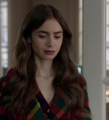 Emily_in_Paris_S01E05_Faux_Amis_720p_NF_WEB-DL_DDP5_1_x264-BTN_0804.jpg