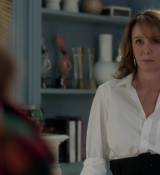 Emily_in_Paris_S01E05_Faux_Amis_720p_NF_WEB-DL_DDP5_1_x264-BTN_0806.jpg