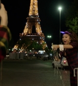 Emily_in_Paris_S01E05_Faux_Amis_720p_NF_WEB-DL_DDP5_1_x264-BTN_0895.jpg
