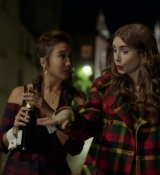 Emily_in_Paris_S01E05_Faux_Amis_720p_NF_WEB-DL_DDP5_1_x264-BTN_0915.jpg