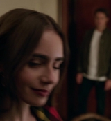Emily_in_Paris_S01E05_Faux_Amis_720p_NF_WEB-DL_DDP5_1_x264-BTN_0991.jpg