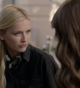 Emily_in_Paris_S01E05_Faux_Amis_720p_NF_WEB-DL_DDP5_1_x264-BTN_1091.jpg