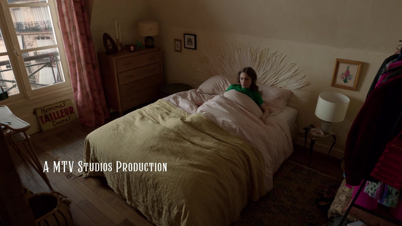 Emily_in_Paris_S01E06_Ringarde_720p_NF_WEB-DL_DDP5_1_x264-BTN_0023.jpg